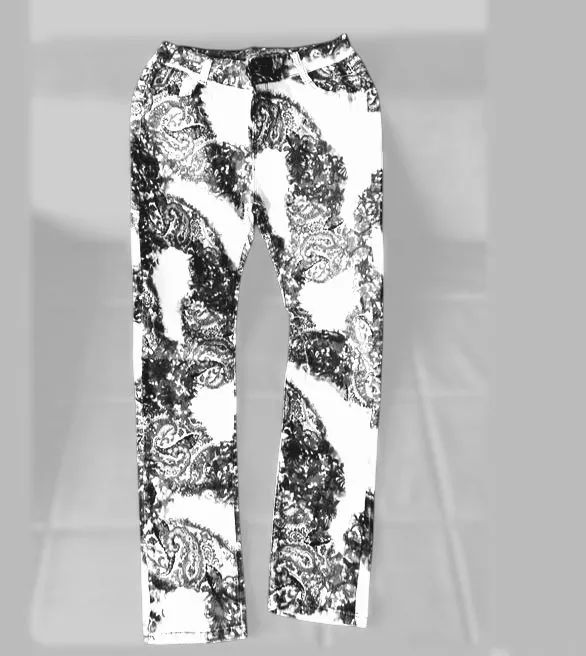 Calça Jeans Strech Estampada. Como nova. 