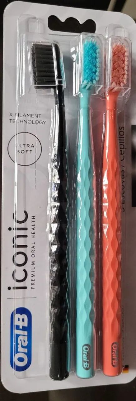 Kit com 3 Escovas de Dente Oral-B Iconic