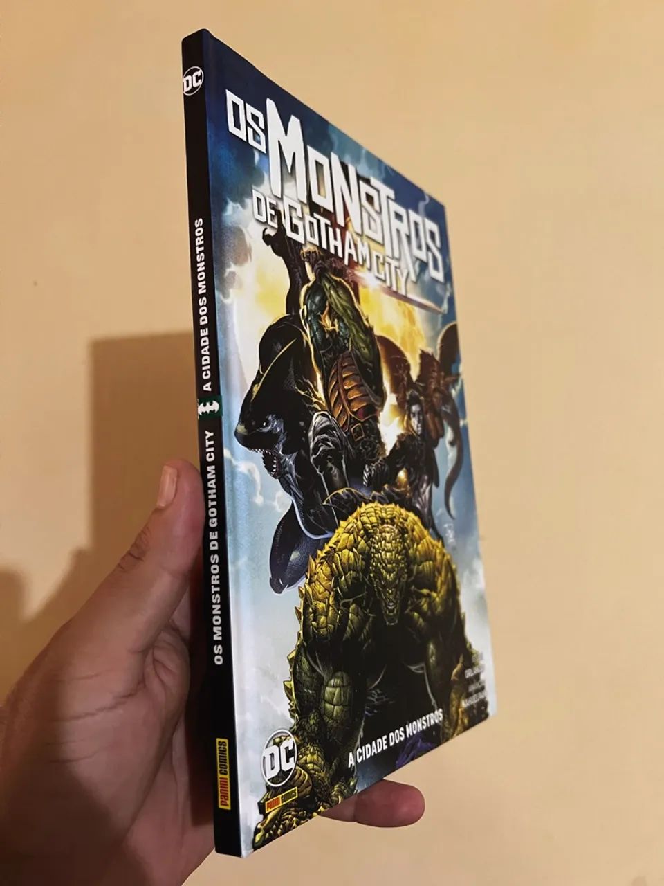 Os monstros de Gotham city capa dura nova - Foto 2