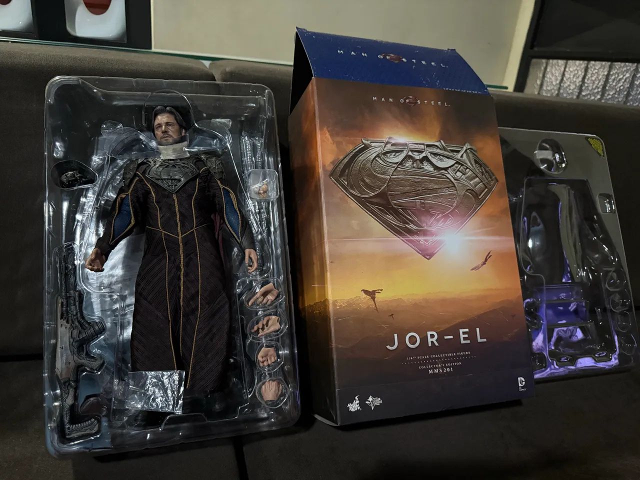 Hot toys  Jor- El  escala: 1:6  IMPECÁVEL  - Foto 4
