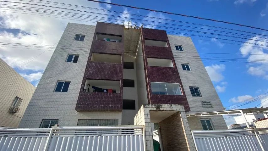 Apartamento Térreo nos Funcionários com 2 quartos, sendo 1 suíte e com varanda.