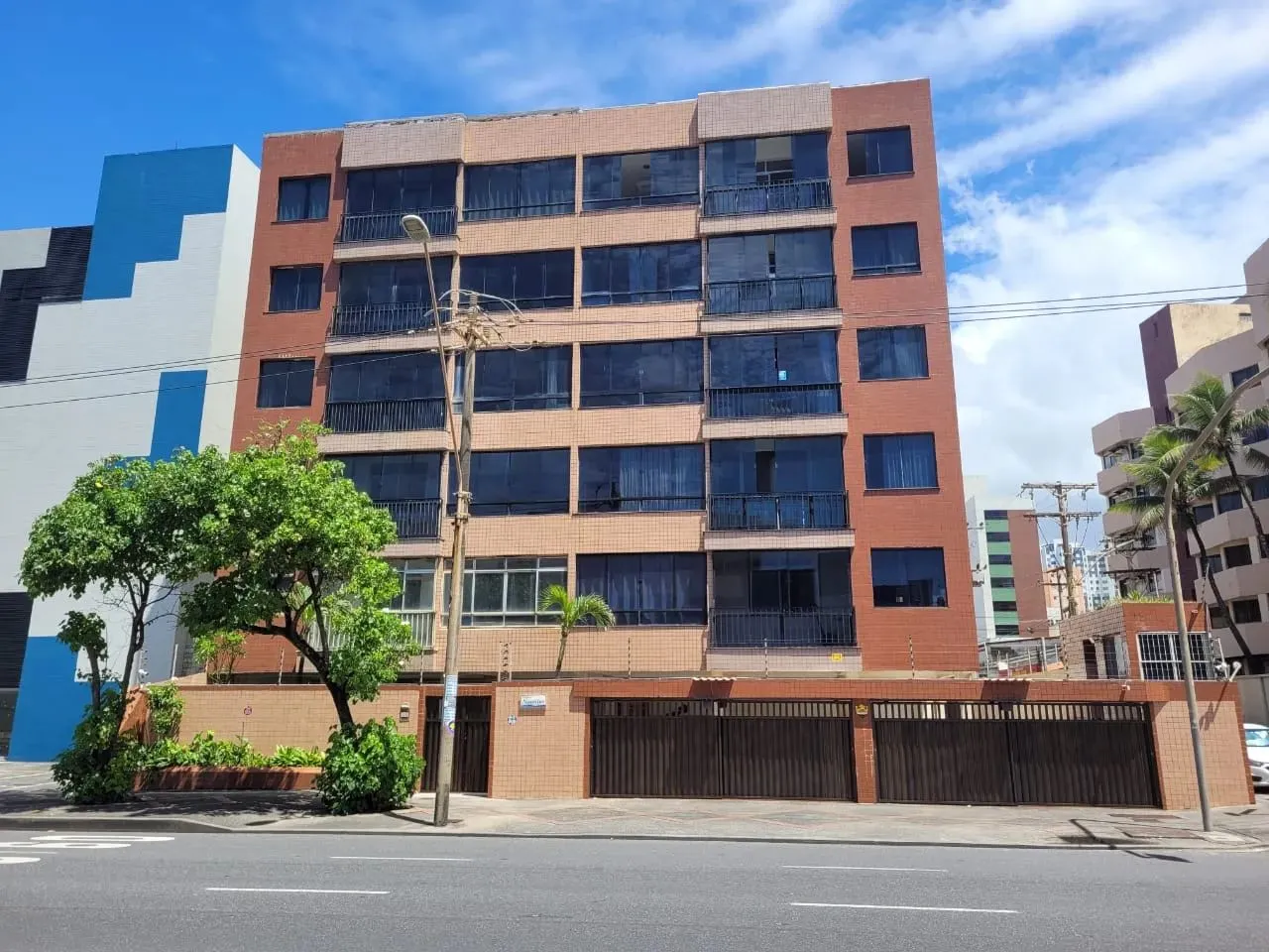 EXCELENTE OPORTUNIDADE RESIDENCIAL NA PITUBA. APARTAMENTO NO SEGUNDO ANDAR, SOL DA MANHÃ,