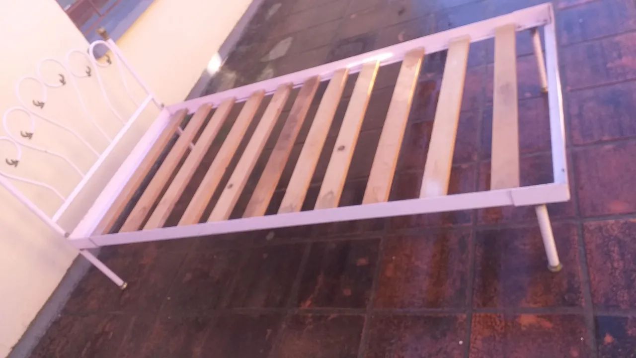 Cama de solteiro com cabeceira ornamental - Foto 2