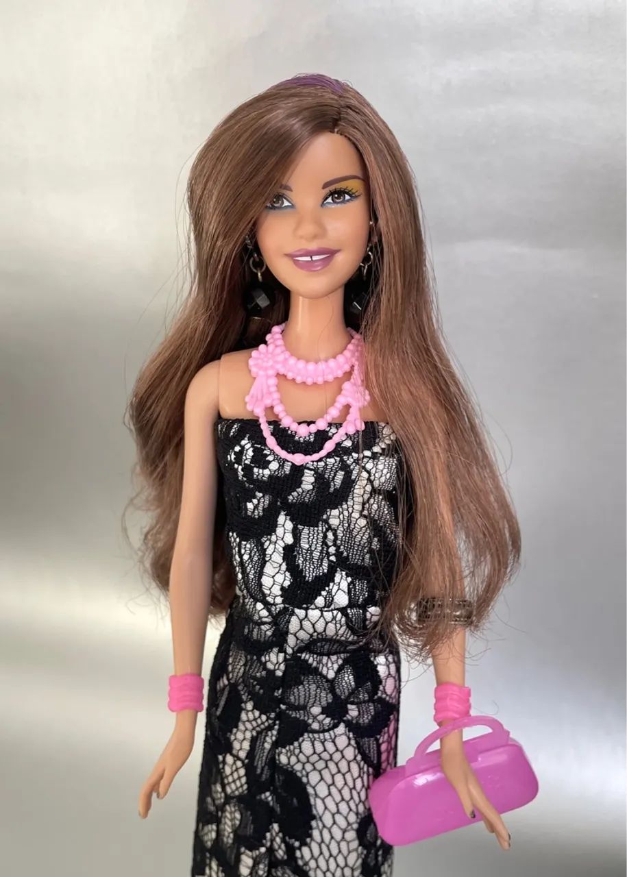 Barbie Kylie + Roupinhas  - Foto 2