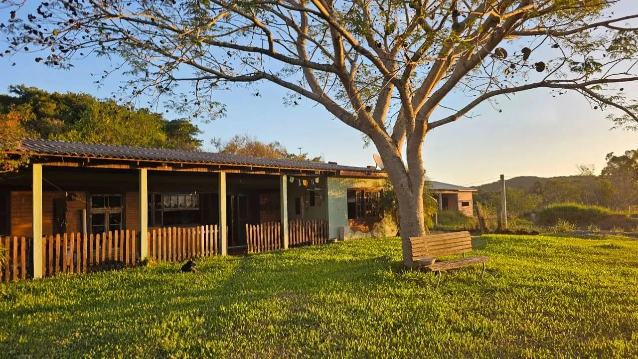 Velleda oferece encantador sítio em Águas Claras com casa à 500 metros da RS 040