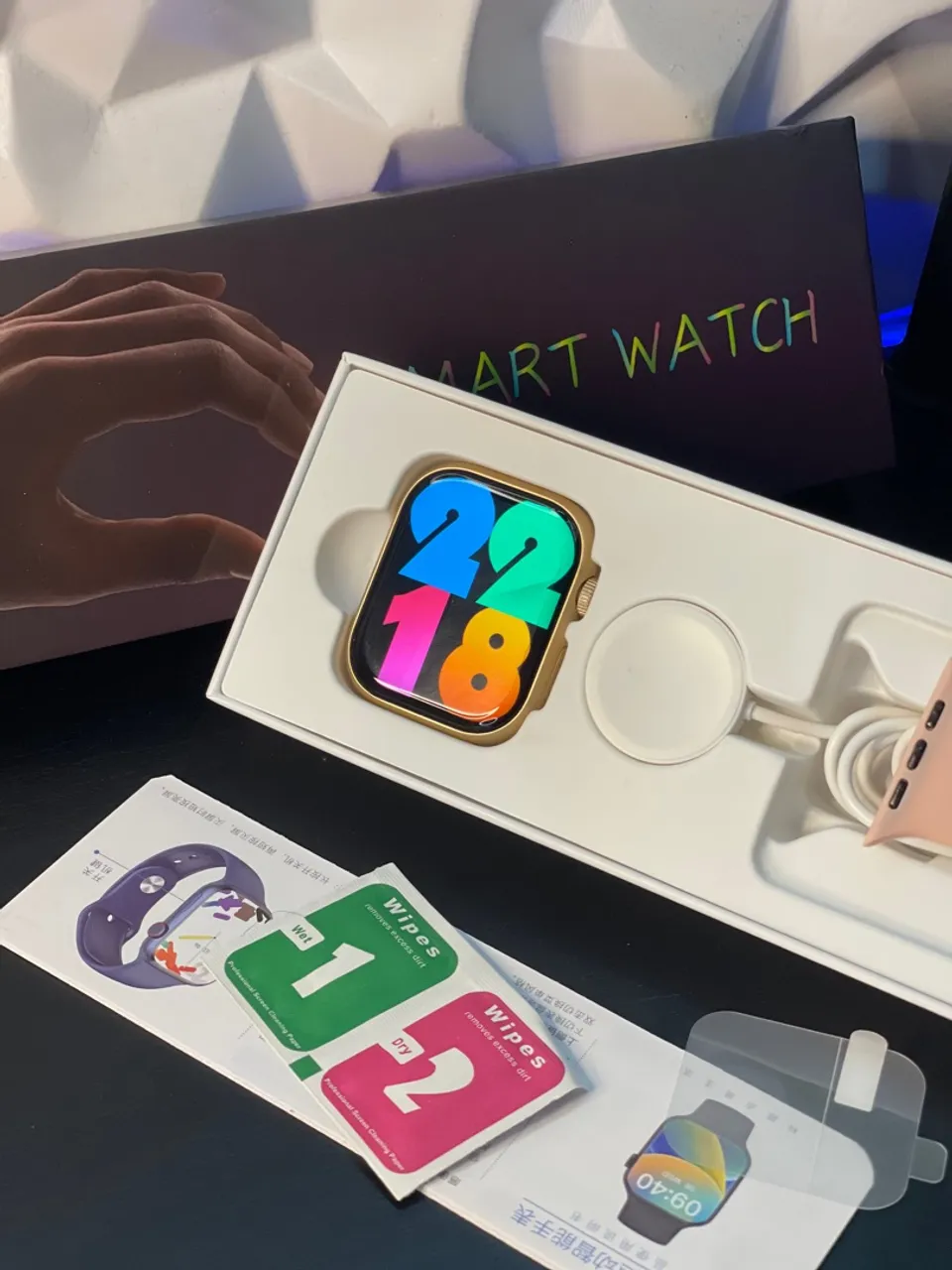 Smartwatch Dourado com Tela Colorida e Acessórios