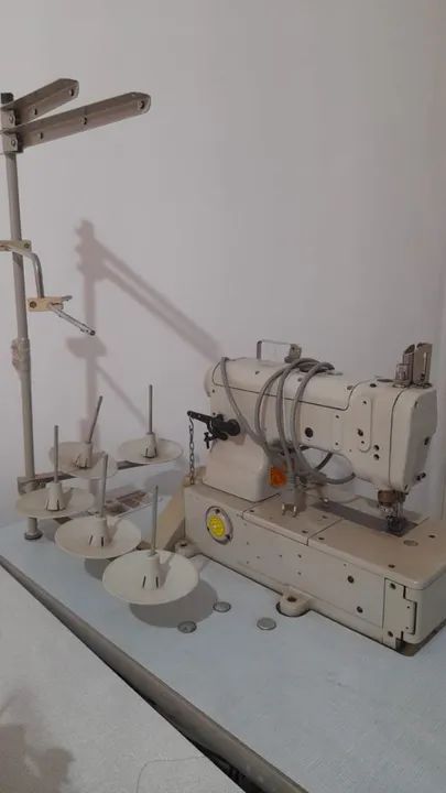 3 Máquinas de Costura Industrial - Overloque, Reta e Galoneira - Foto 3