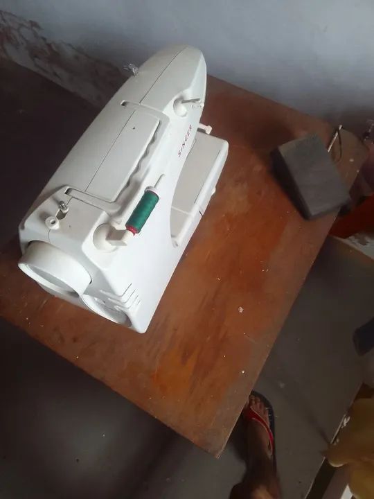 Máquina de Costura Singer - Foto 2