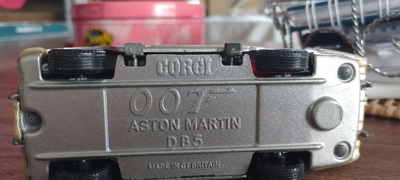 Carro de Brinquedo Corgi Aston Martin  DB5 007 MAD BritainD
