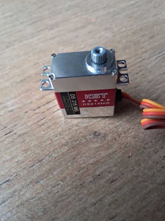 Servo KST DS215MG para helicóptero 