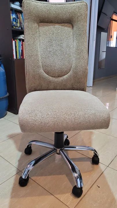 Cadeira giratória e regulável para escritório  - Foto 2