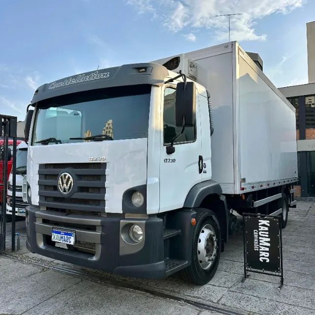 Vw 17.230 Ano 2017 Constellation 4x2 Baú Refrigerado