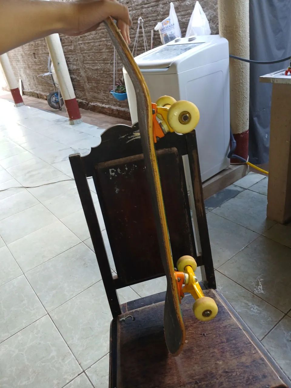 Vende-se Skate Profissional com poucos dias de uso - Foto 2