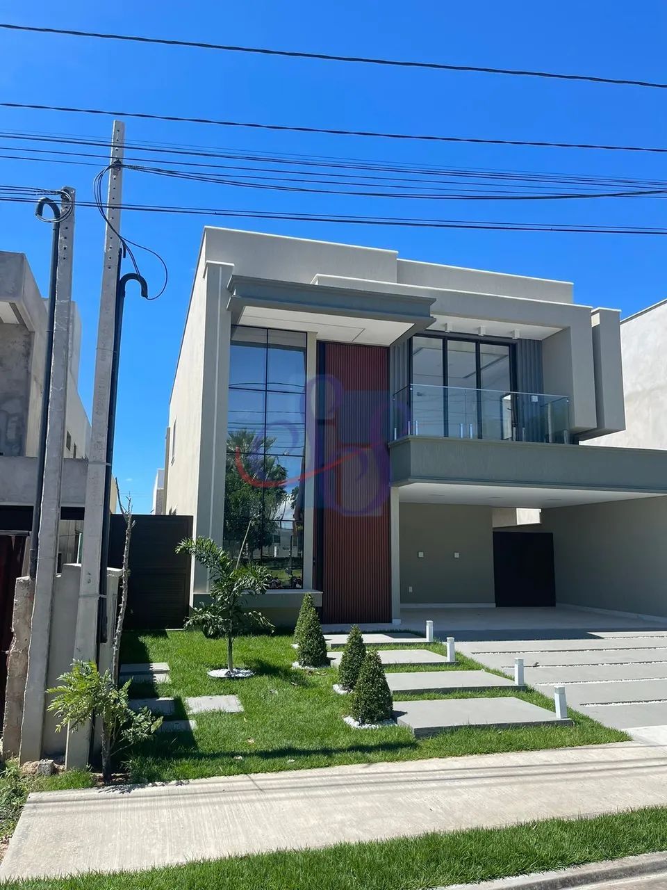 Linda casa com 4 suítes e piscina privativa na Cidade Alpha