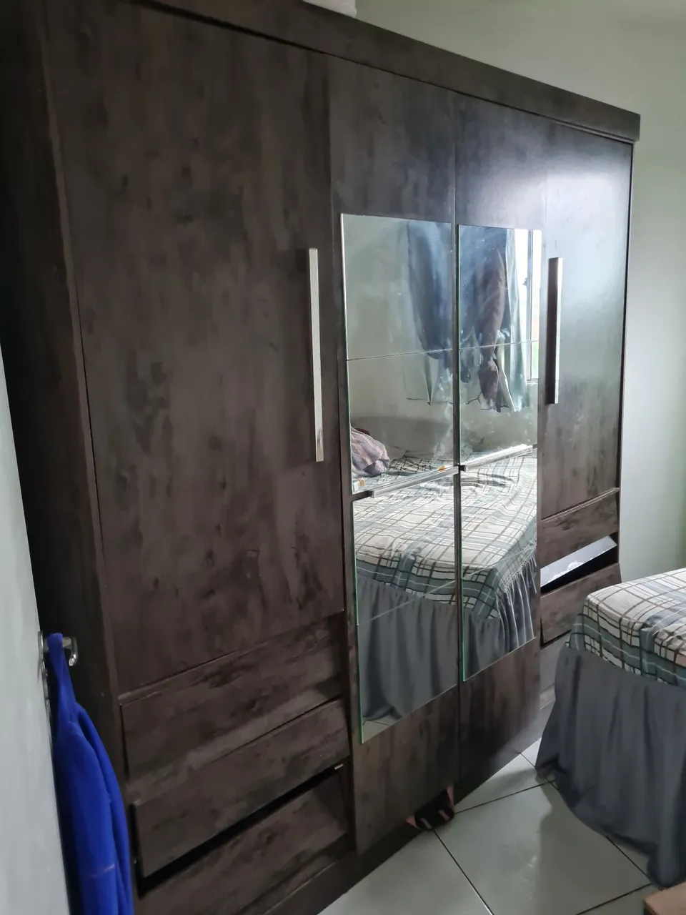 Vende- um guarda roupa de casal