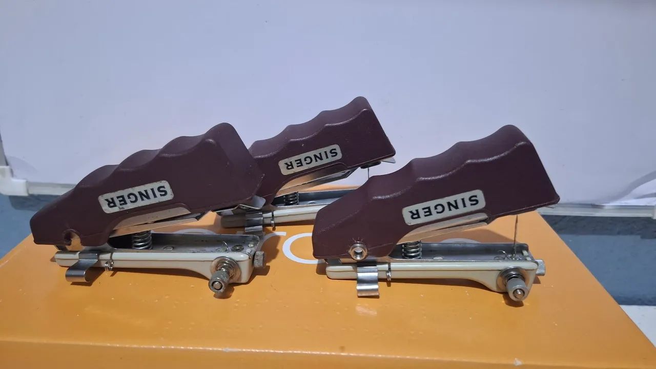 Mini máquinas de costura de mão SINGER - Foto 2