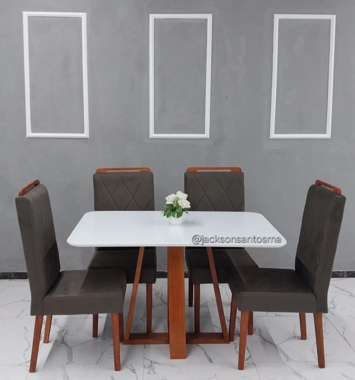Mesa de Madeira Maciça com Vidro Laqueado + 4 Cadeiras Acolchoadas - Foto 4
