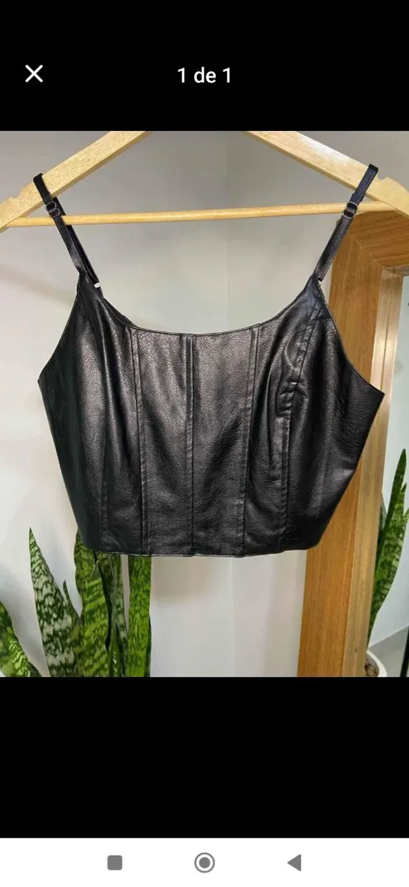 Top de couro sintético preto