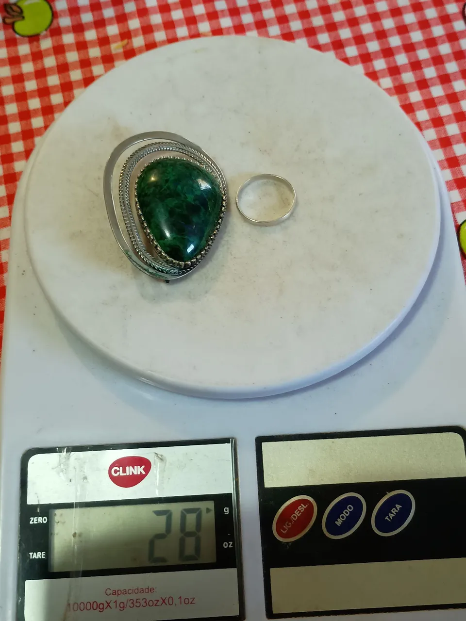 Aliança de prata e broche de prata com pedra verde