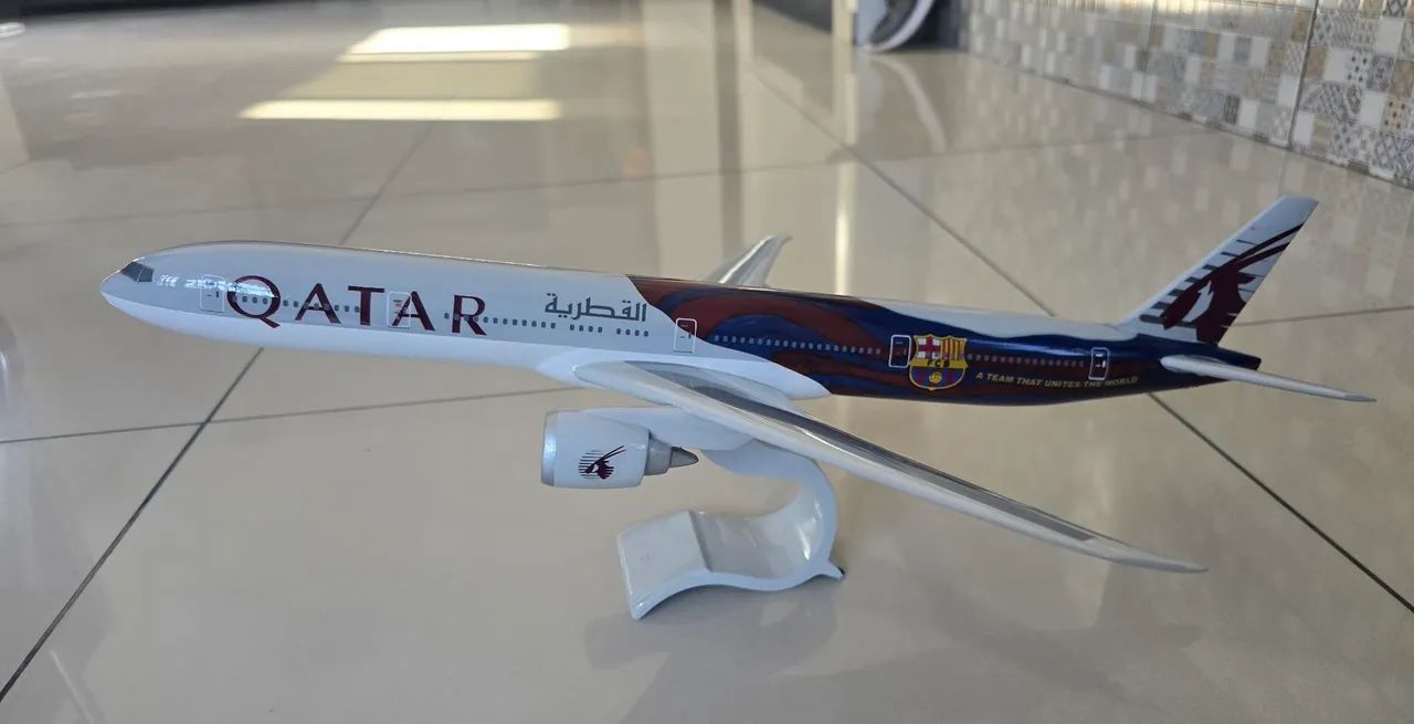 MAQUETE  777-300 QUATAR( BARCELONA)