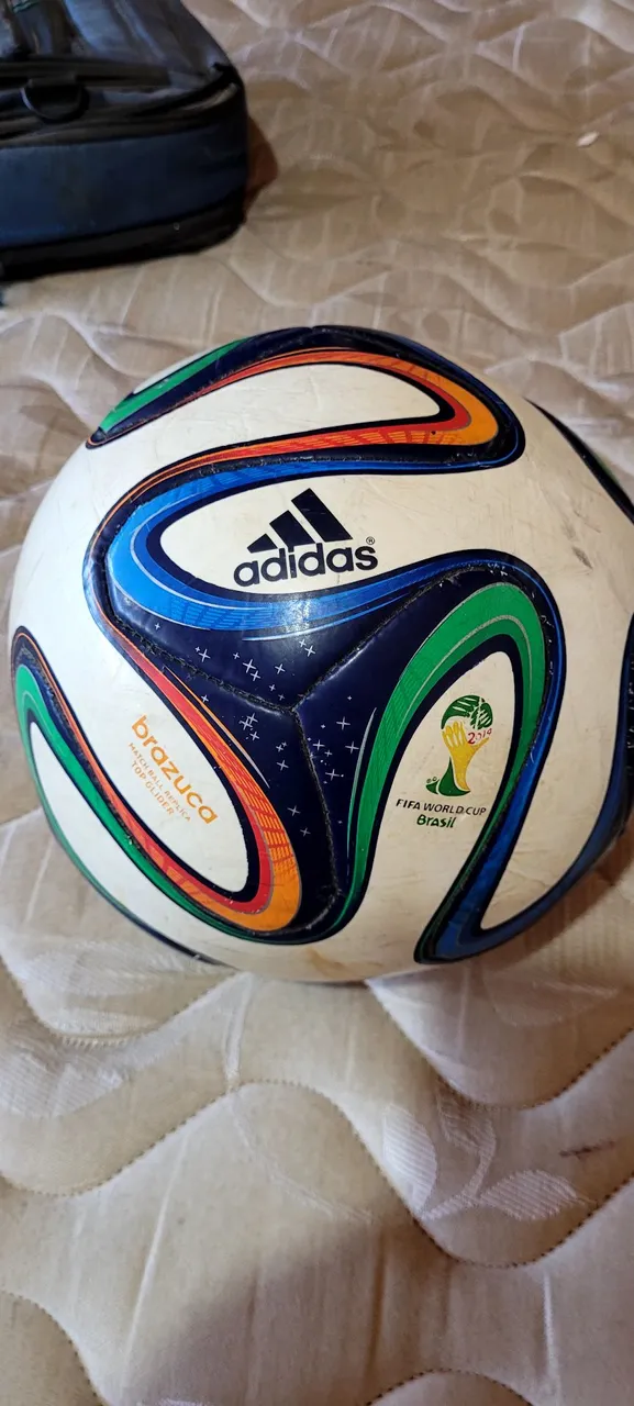 Bola de Futebol Adidas Brazuca - Copa do Mundo 2014