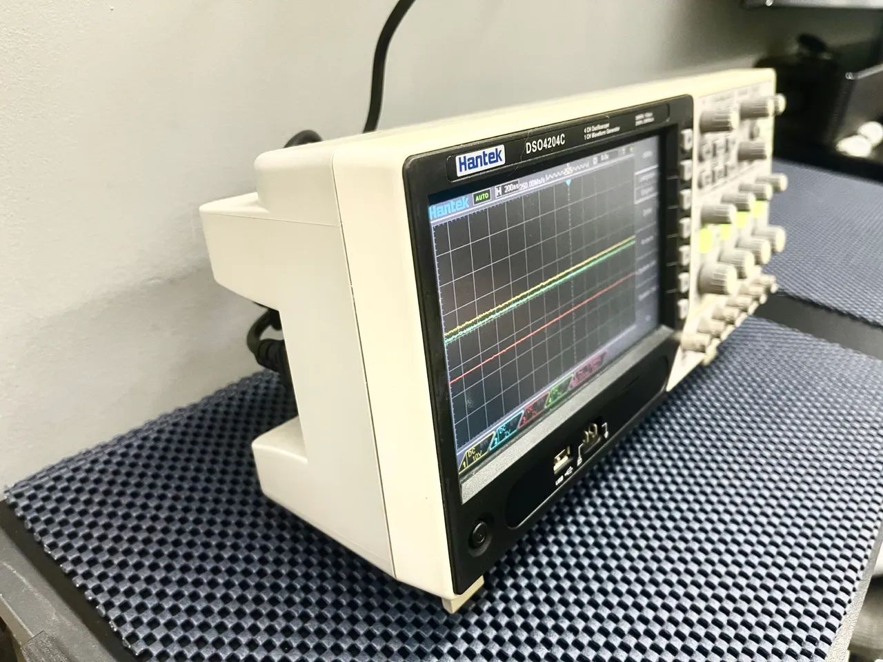 Osciloscópio 4CH 200Mhz, com gerador de função - Foto 3