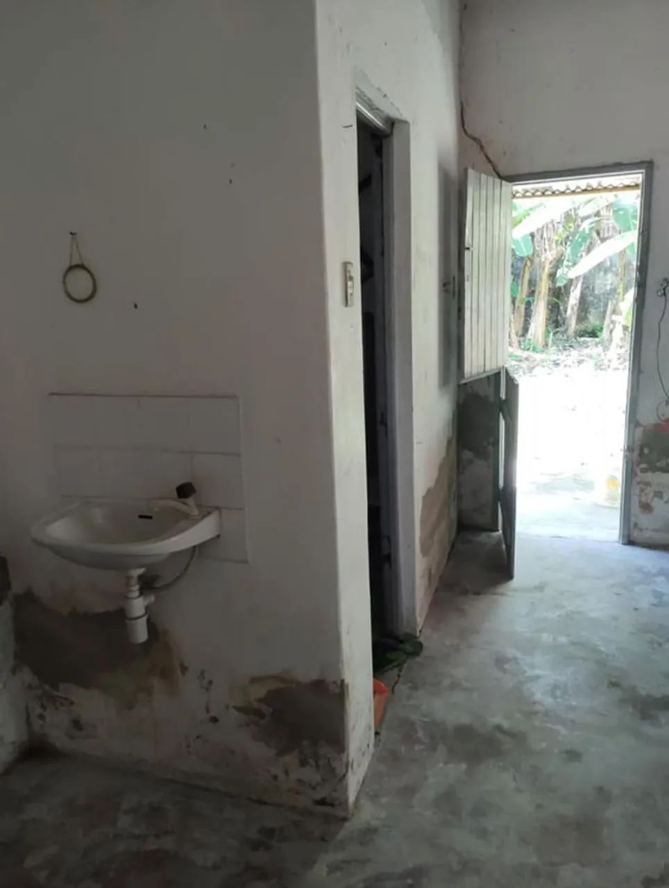 Vende-se CASA com TERRENO GRANDE e ESCRITURA em TRÊS CARNEIRO BAIXO - Foto 4