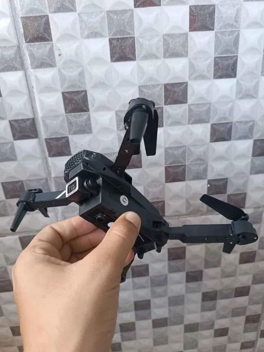 Mini Drone E88 Pro brinquedo *Barato com câmera! - Foto 3