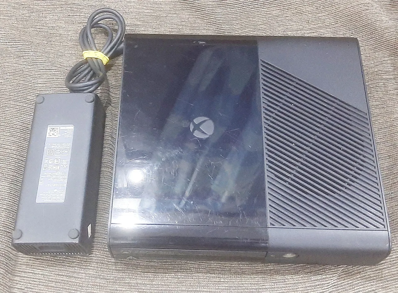 Xbox 360 - ( muito tempo parado, não está ligando )