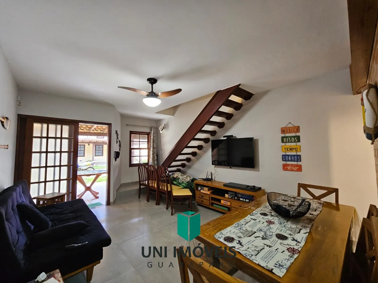 Casa duplex em condomínio fechado próximo a Praia de Peracanga ! Totalmente reformado e mo