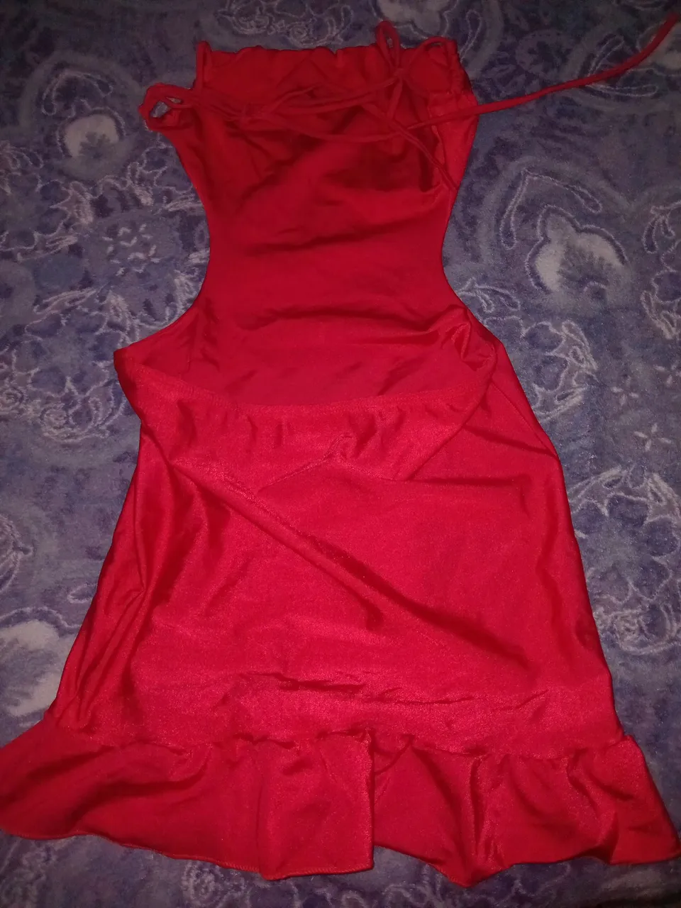 Vestido Vermelho com Detalhes