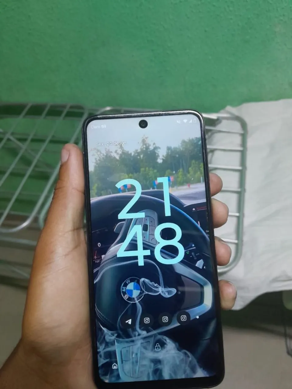Vendo moto g53 5g 128 gigas pegando tudo tá novo só tem que troca a lente da câmera