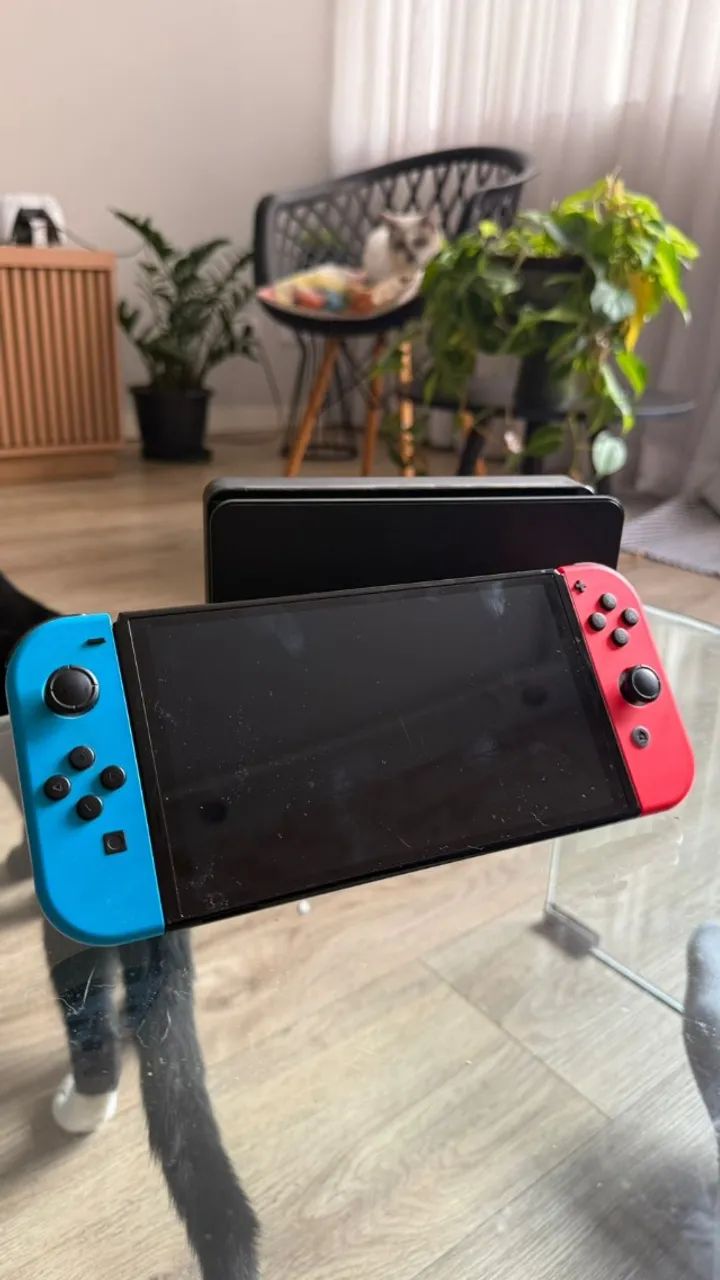 Nintendo Switch OLED 64GB + Pokémon Arceus - Foto 2