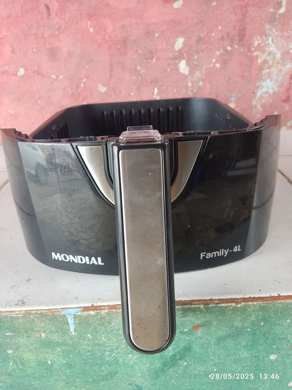 Cesto com cabo fritadeira ayr frer mondial 4 litros em perfeito estado Votorantim  - Foto 2