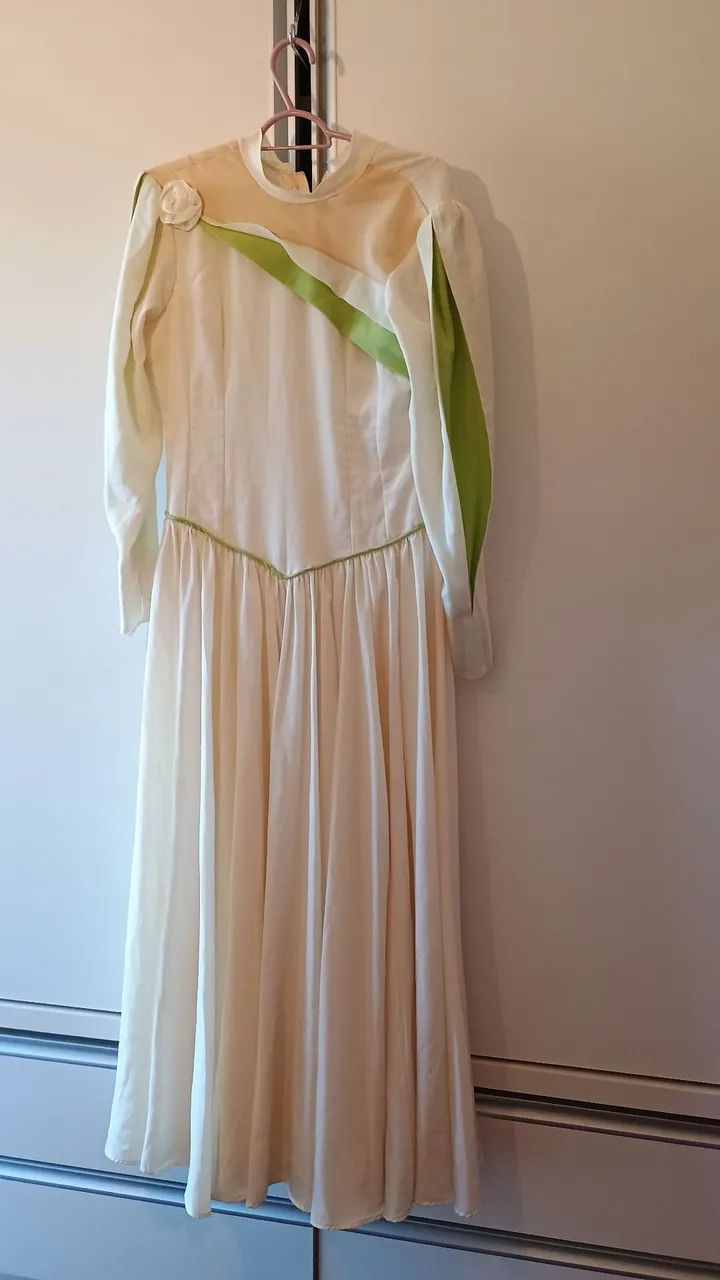 Vestido de prenda gaúcha branco com detalhes verdes