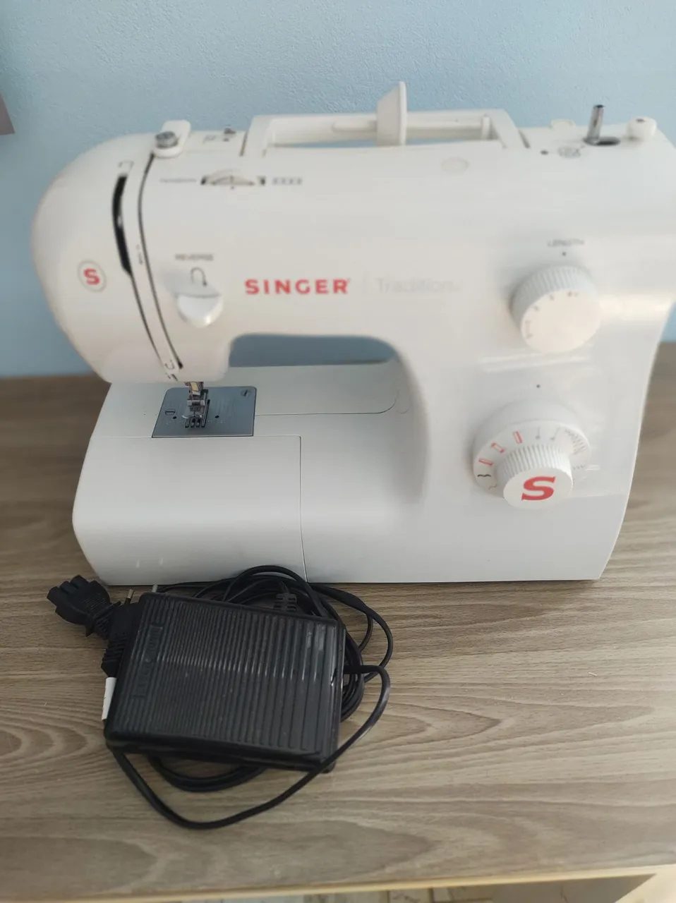 Máquina de Costura Singer Tradition
