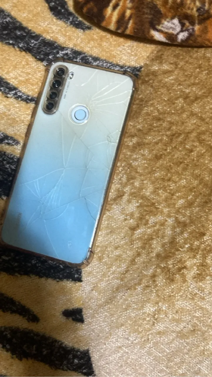 Vendo esse celular funcionando perfeitamente tudo ok só com marcas de uso
