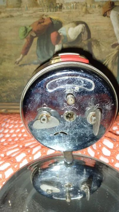 Relogio antigo com despertador não sei se esta funcionando - Foto 2