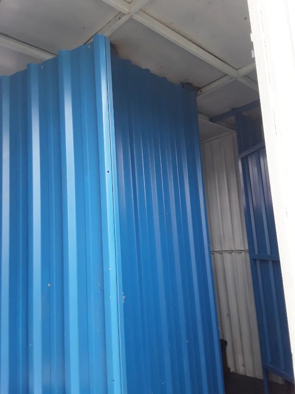 Container 3x2m banheiro com pia, 2 vasos e divisórias - Foto 5