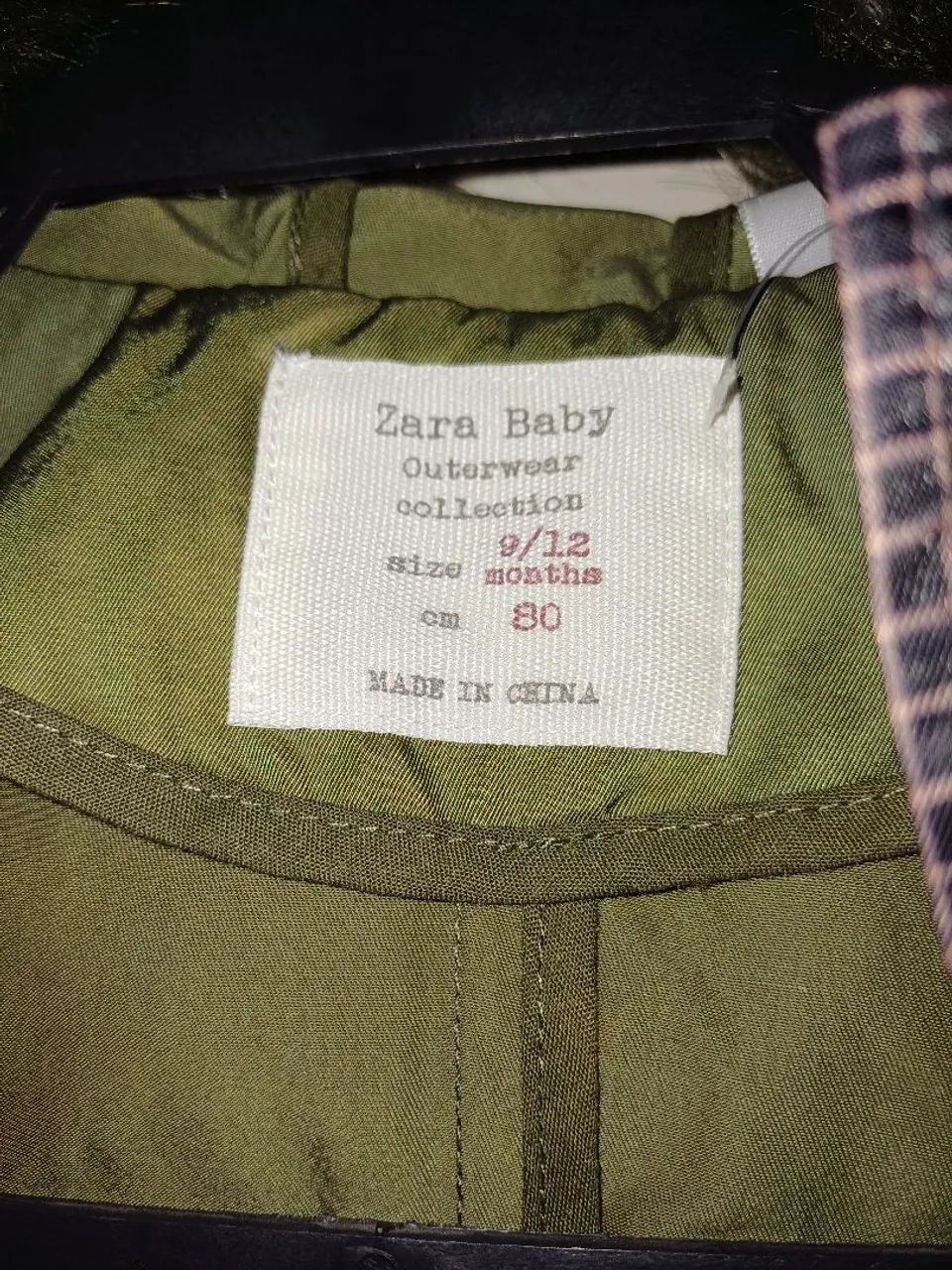 Casaco infantil verde com capuz de pele semi-novo - Foto 3