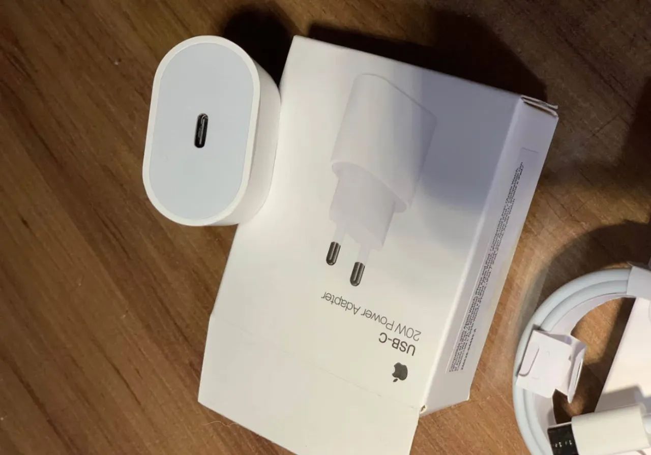 Carregador de IPhone Turbo 20W completo Cabo e Adaptador de fonte branco - Foto 3