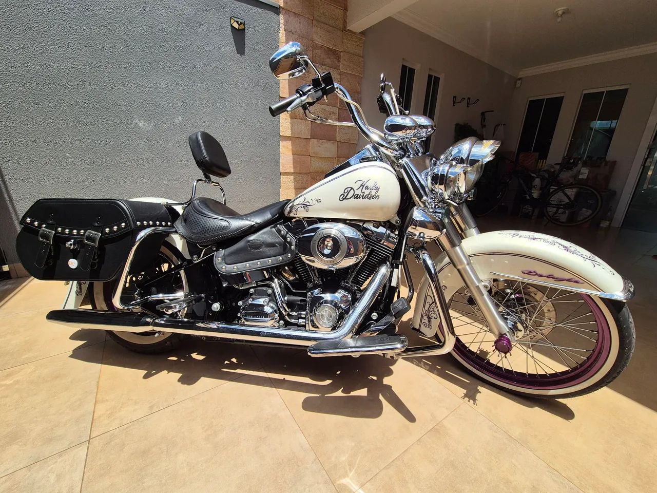 Harley Softail Deluxe Chicana