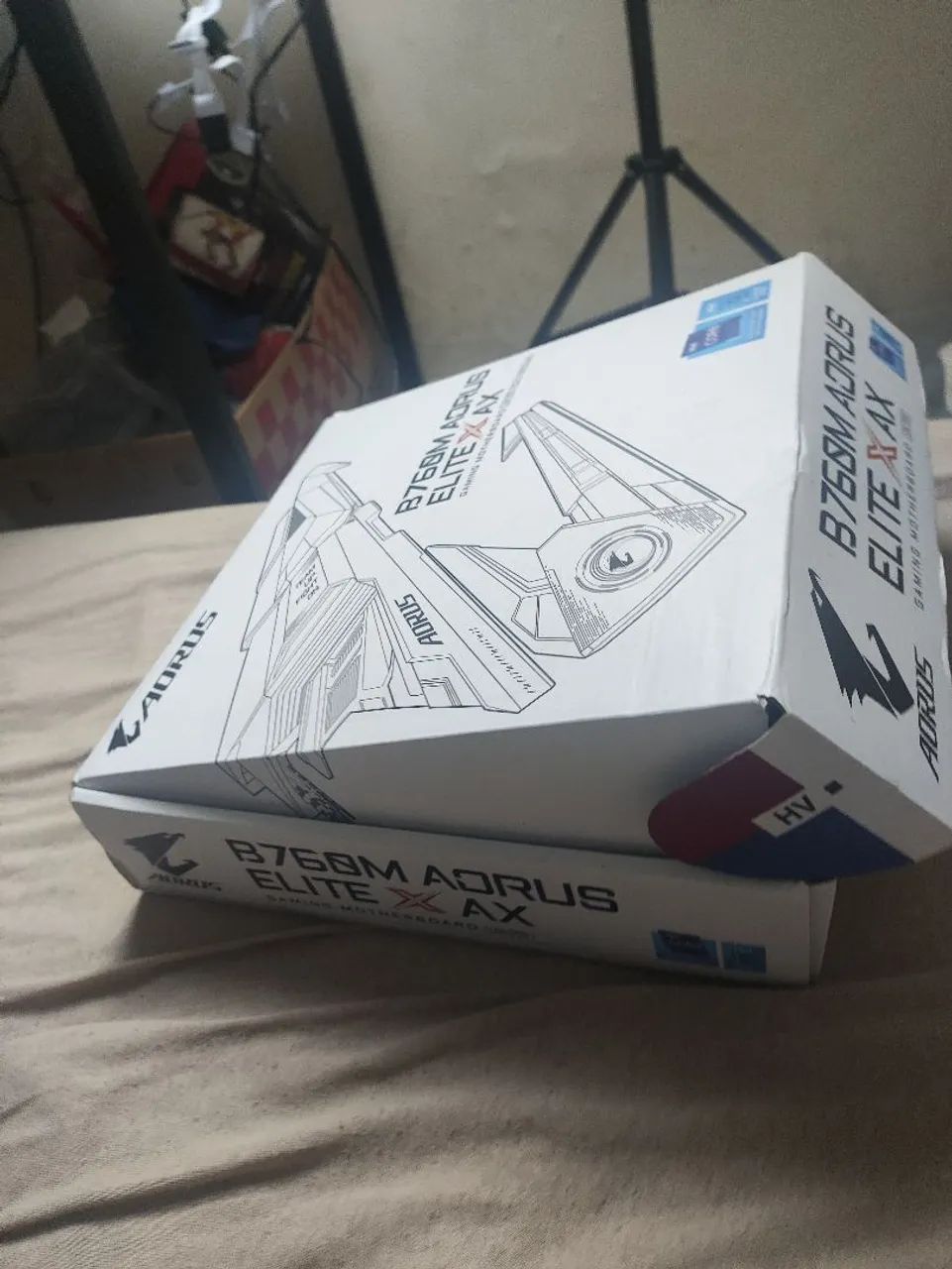 Placa mãe ddr5 lga 1700 aorus x ax Branca  - Foto 2