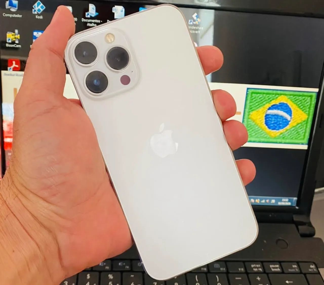 iPhone 13 Pro Max 128GB Branco  - Foto 2