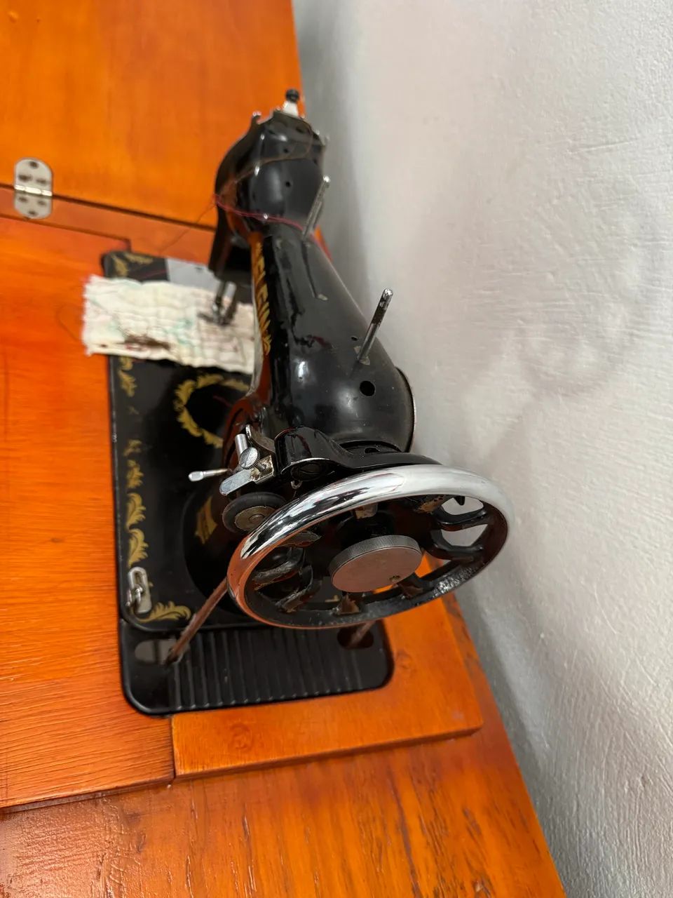 Máquina de Costura Elgin Antiga - Foto 2