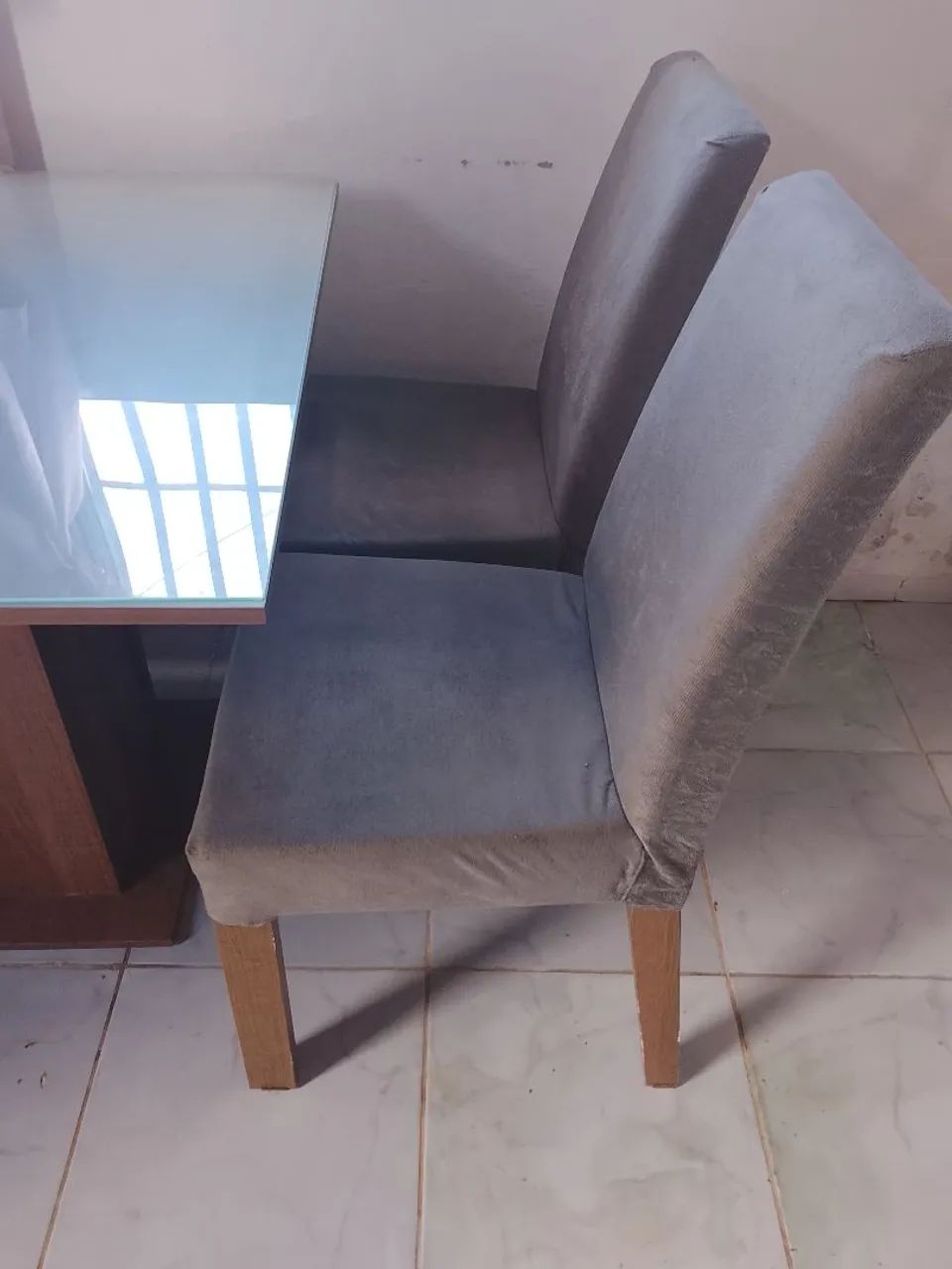 Mesa com quatro cadeiras  - Foto 4
