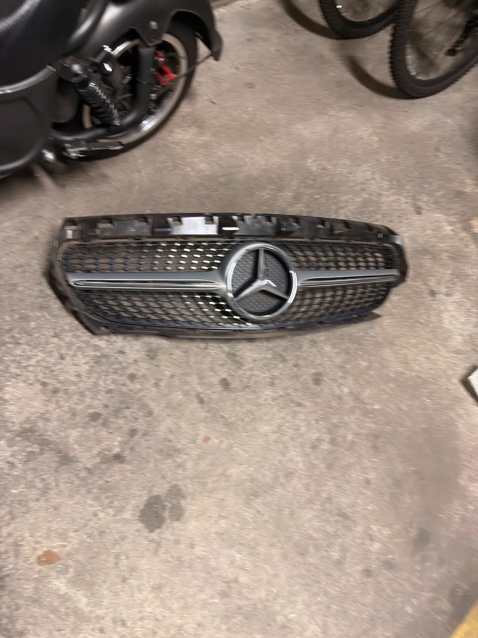 Grade da Mercedes C200 - Foto 4