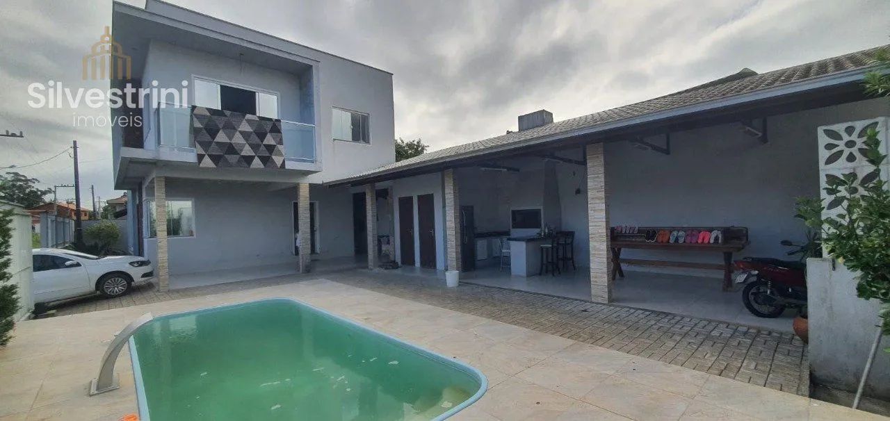 Sobrado 4 quartos com Piscina a 900 metros do Mar