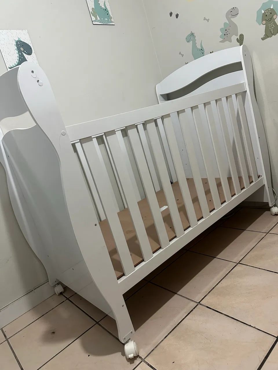 Berço americano branco com rodinhas - Foto 5