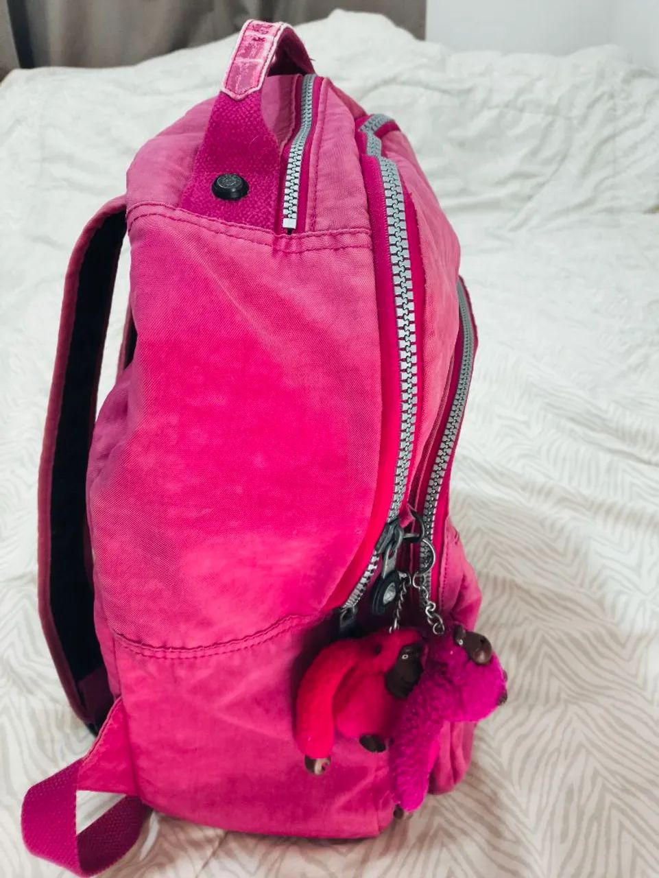 Mochila Kipling original com 2 chaveiros  - Foto 4